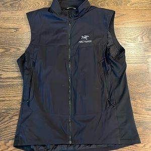 arcteryx black vest - large